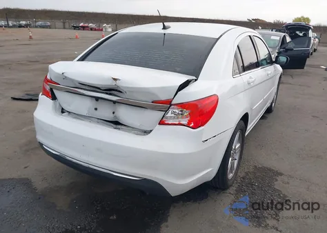2011 Chrysler 200 Lx z USA, uszkodzony, nr VIN 1C3BC4FB9BN553725
